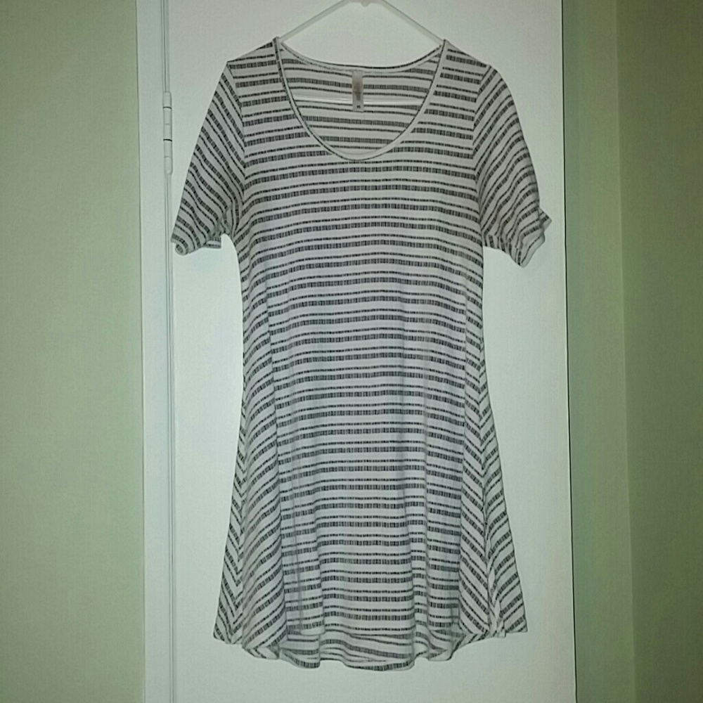 LuLaRoe shirt